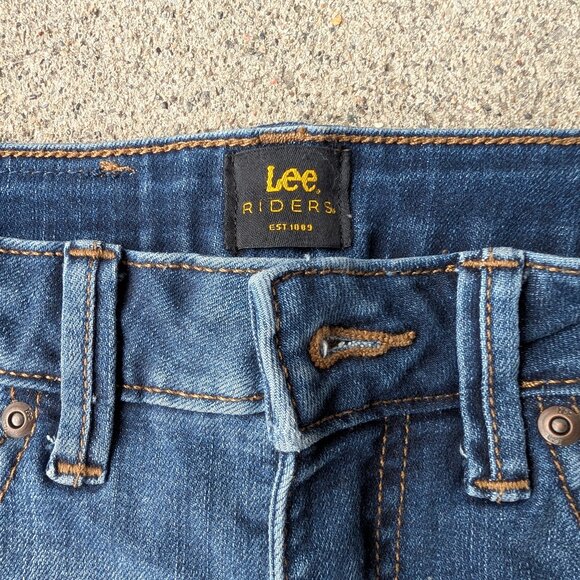 Hand embroidered floral jean shorts midrise - Picture 6 of 6